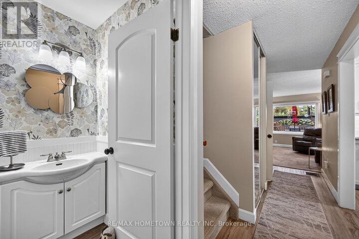 Property Photo:  27 Aldershot Avenue 8  ON K6V 2P7 