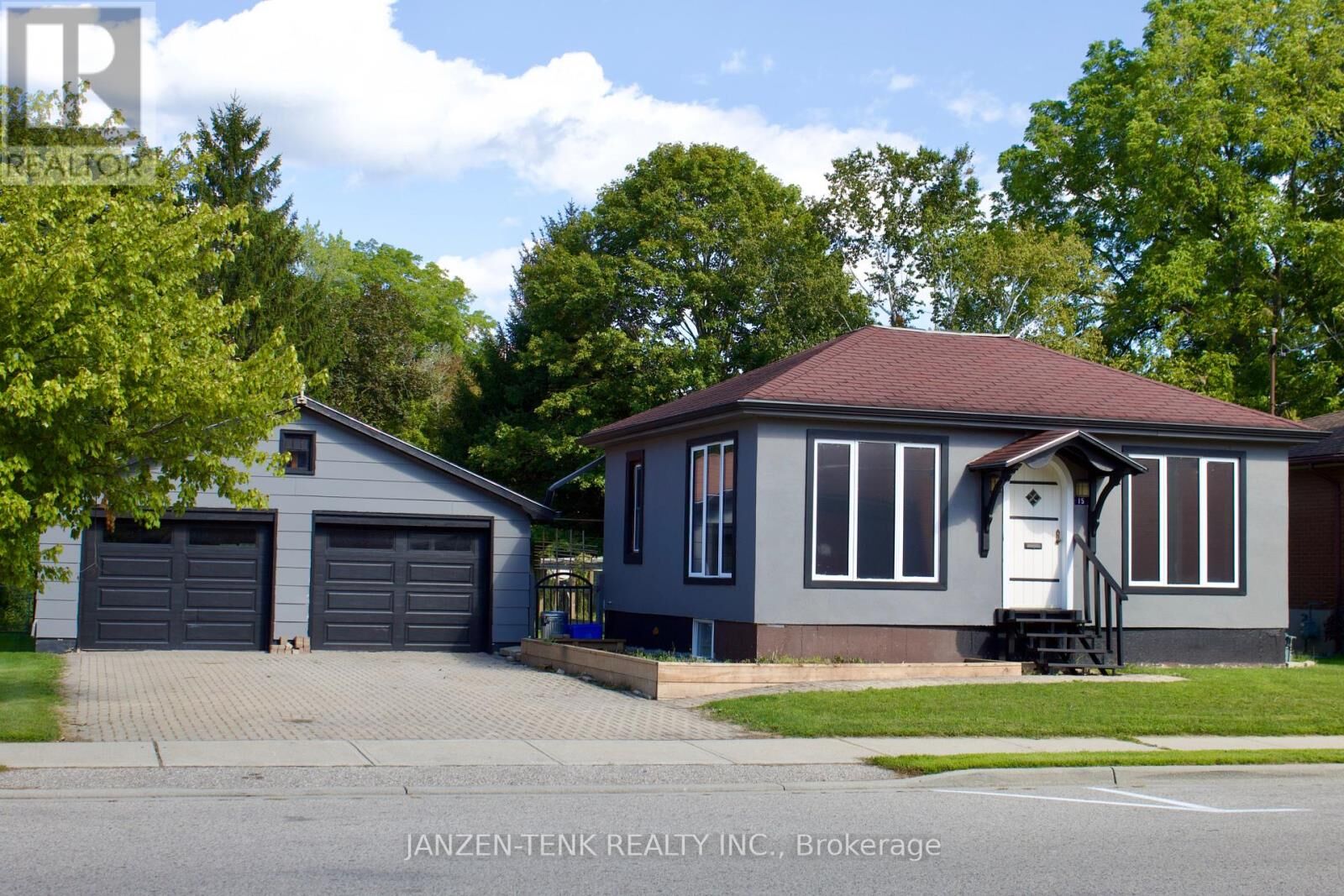 Property Photo: 15 St Andrew Street ON N5H 2M9