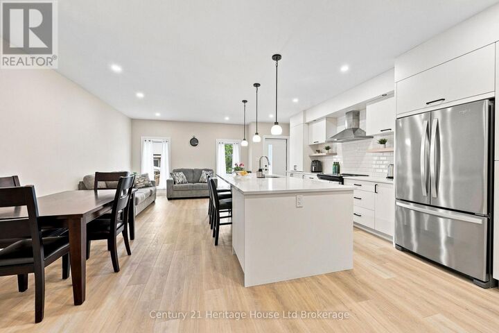 Property Photo:  361 Quarter Town Line 1102  ON N5G 0K2 