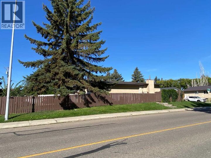 Property Photo:  3 Lake Bevan Drive East  AB T1R 0L3 