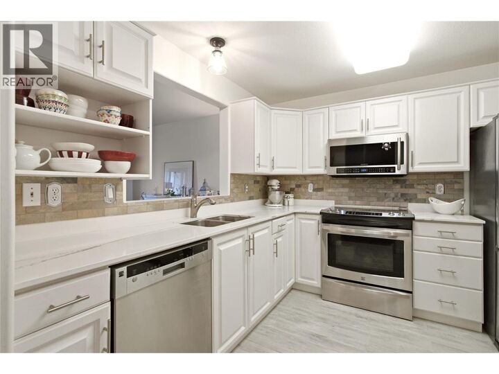 Property Photo: 940 Glenwood Avenue 212 BC V1Y 9P2
