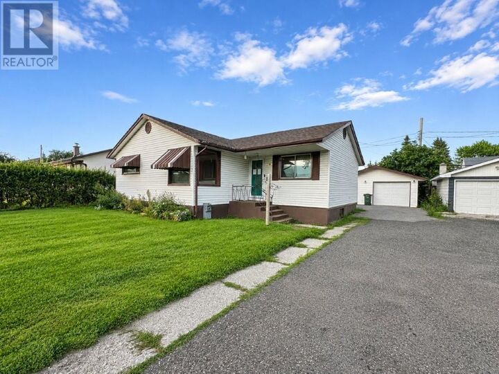 Property Photo: 412 James Street S ON P7E 2V5