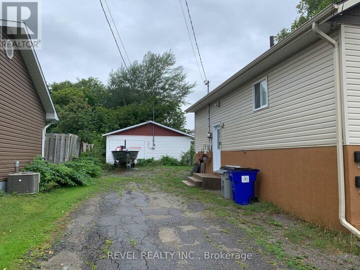 Property Photo:  155 Cameron Street North  ON P4N 5B9 