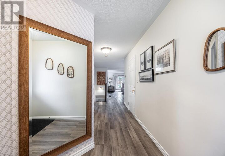 Property Photo:  25 Village Ct  ON P6B 6J8 