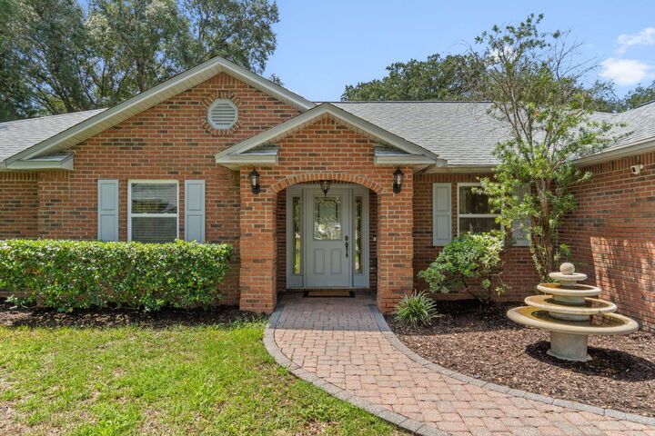 Property Photo:  6805 Avenida De Galvez  FL 32566 