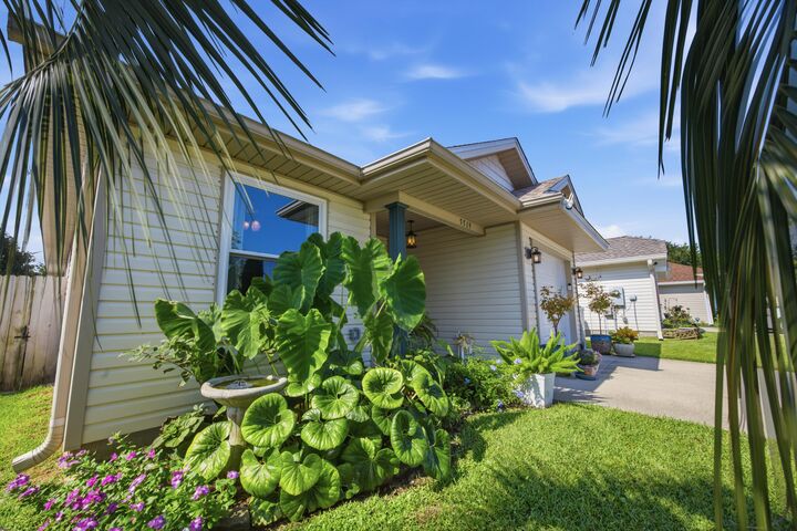 Property Photo: 5519 Sea Spray Court FL 32563