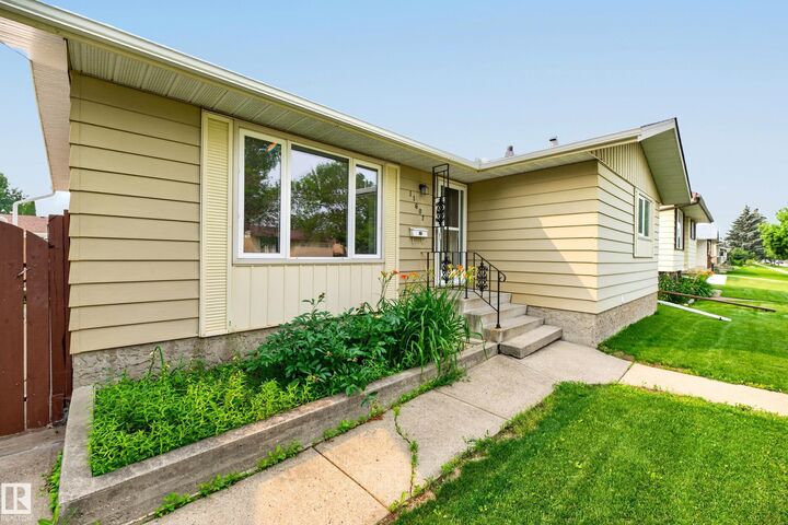 Property Photo:  11607 139 Avenue NW  AB T5X 3L3 