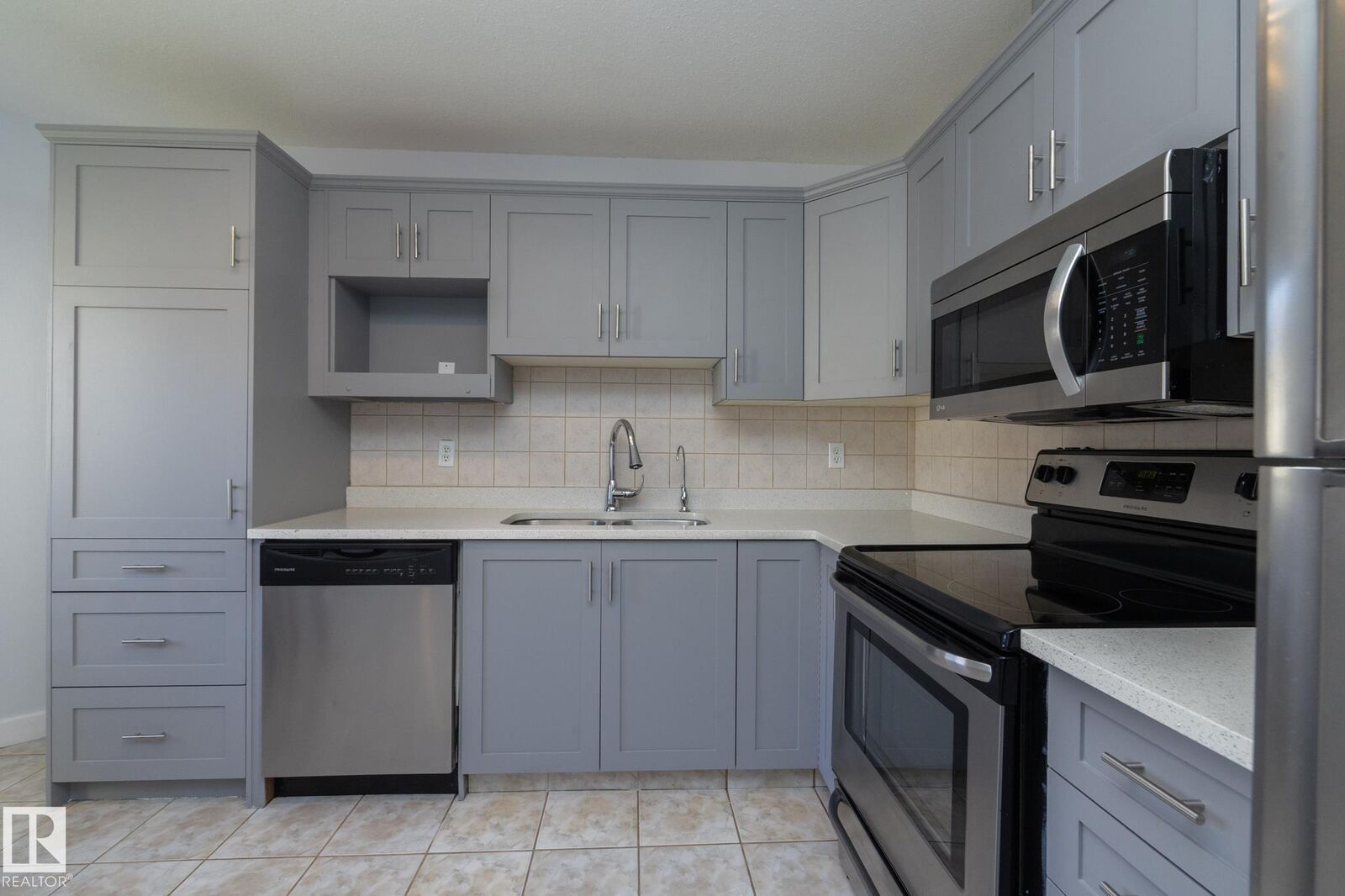 Property Photo:  3811 85 Street NW 37  AB T6K 4C7 