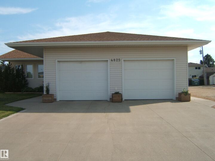 Property Photo:  4825 59 Avenue  AB T9C 1X3 