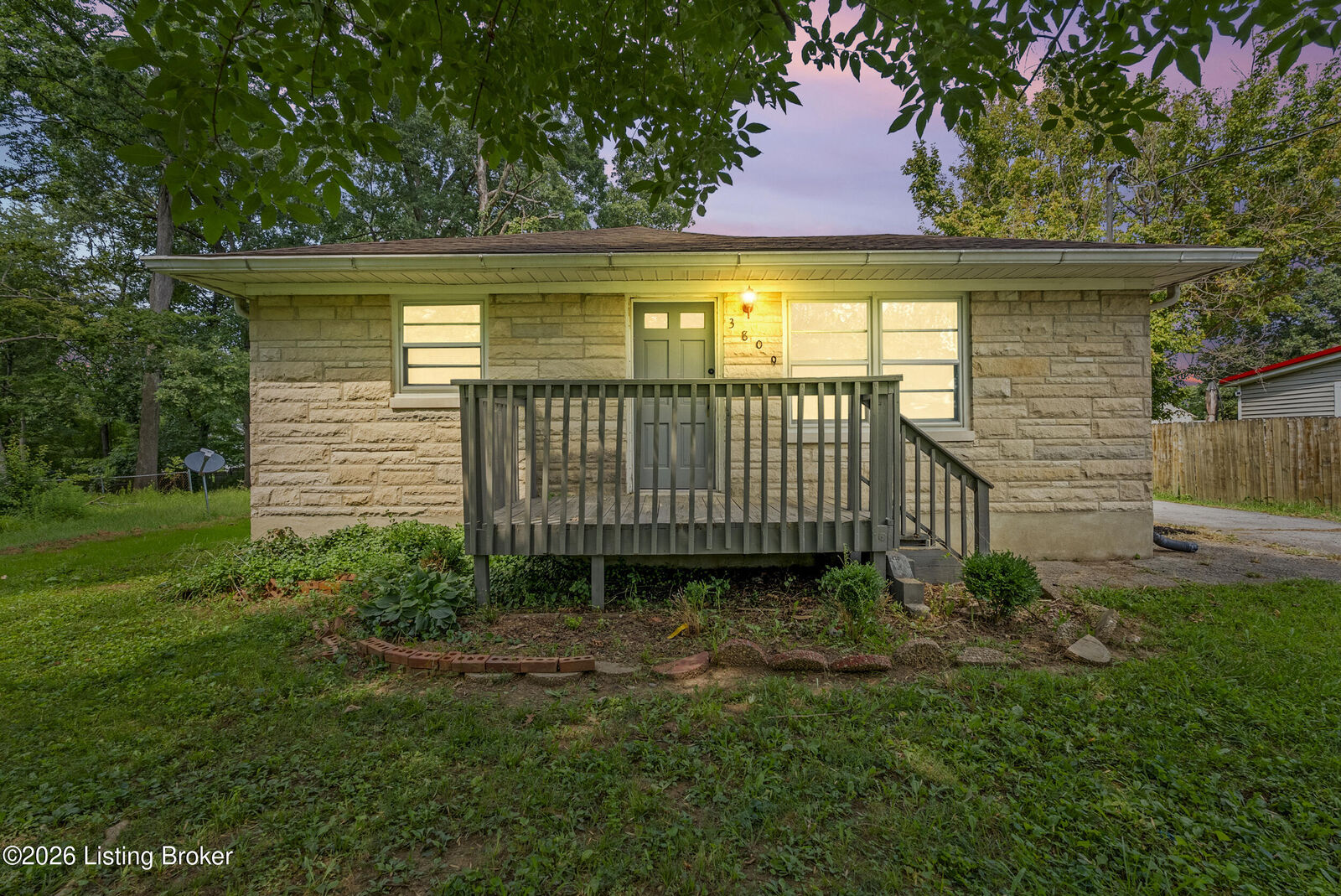 Property Photo:  3809 Susan Ln  KY 40229 