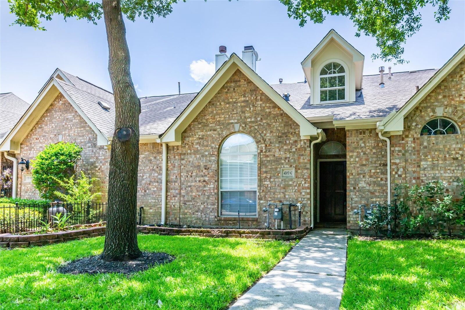 Property Photo: 4707 Cashel Circle C TX 77069