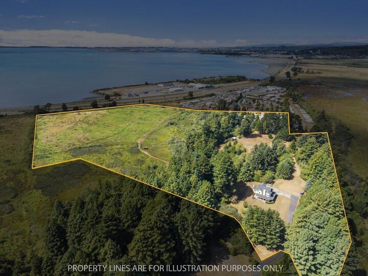Property Photo: 300 Antrim Lane CA 95524