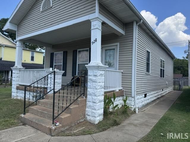 Property Photo:  922 SE Eighth Street  IN 47713 