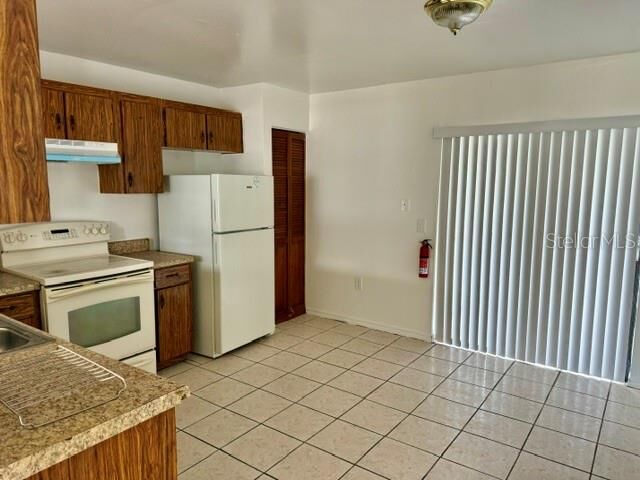 Property Photo: 306 Caldbeck Way FL 34758