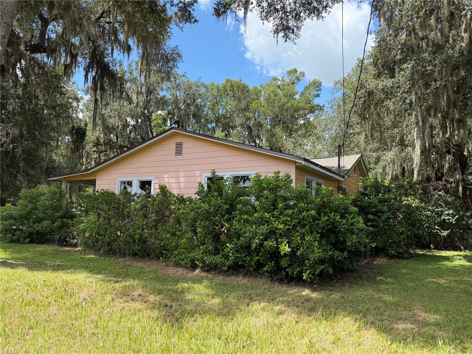 Property Photo: 815 N Orange Avenue FL 33841