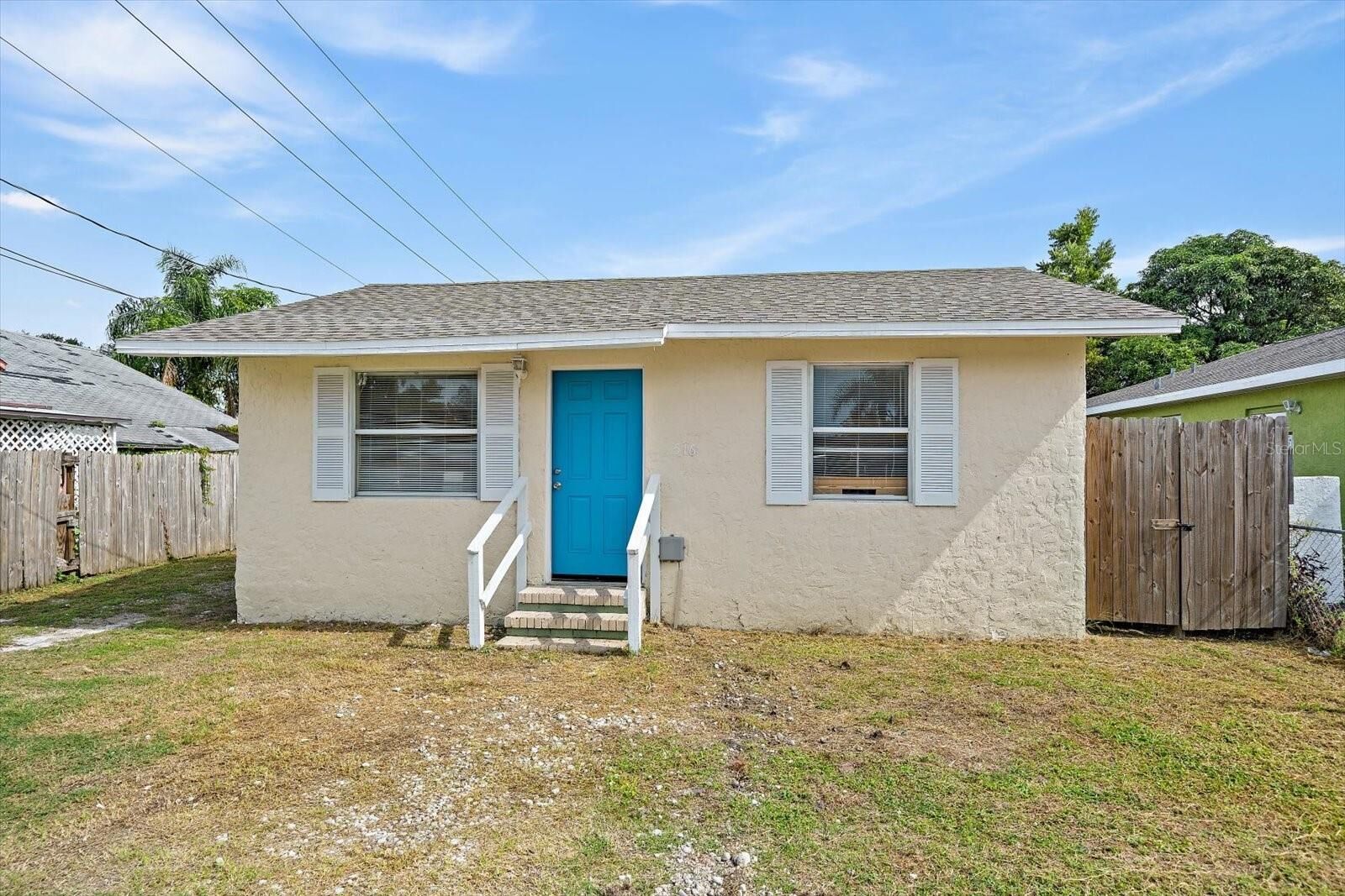 Property Photo: 516 29th Street E FL 34221