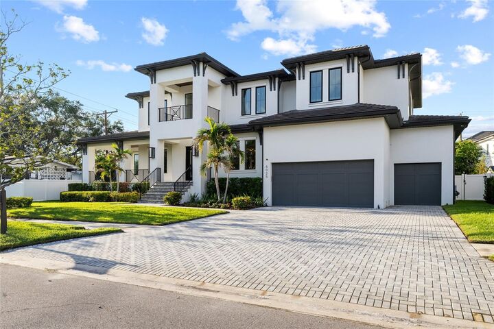 Property Photo:  5025 W Dante Avenue  FL 33629 