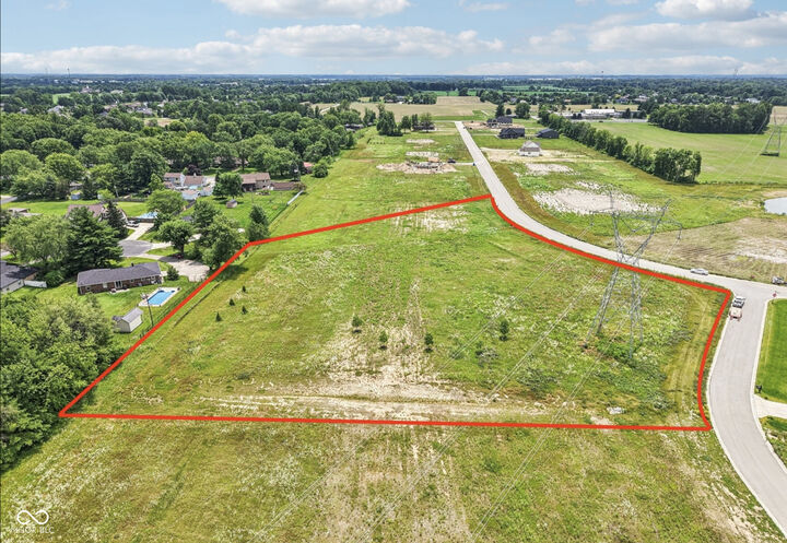 Property Photo: 2639 S Kings Way IN 46163