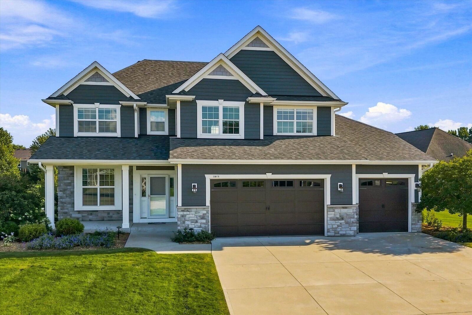 Property Photo: 1815 E Lilac Ln WI 53154