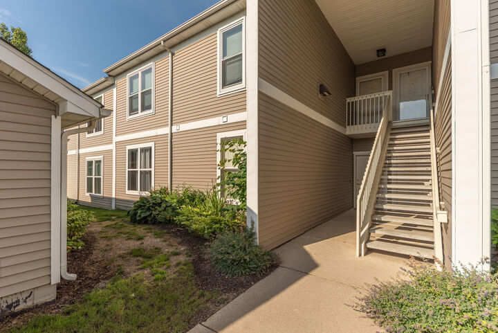 Property Photo:  1486 Fox Pointe Circle  MI 48108 
