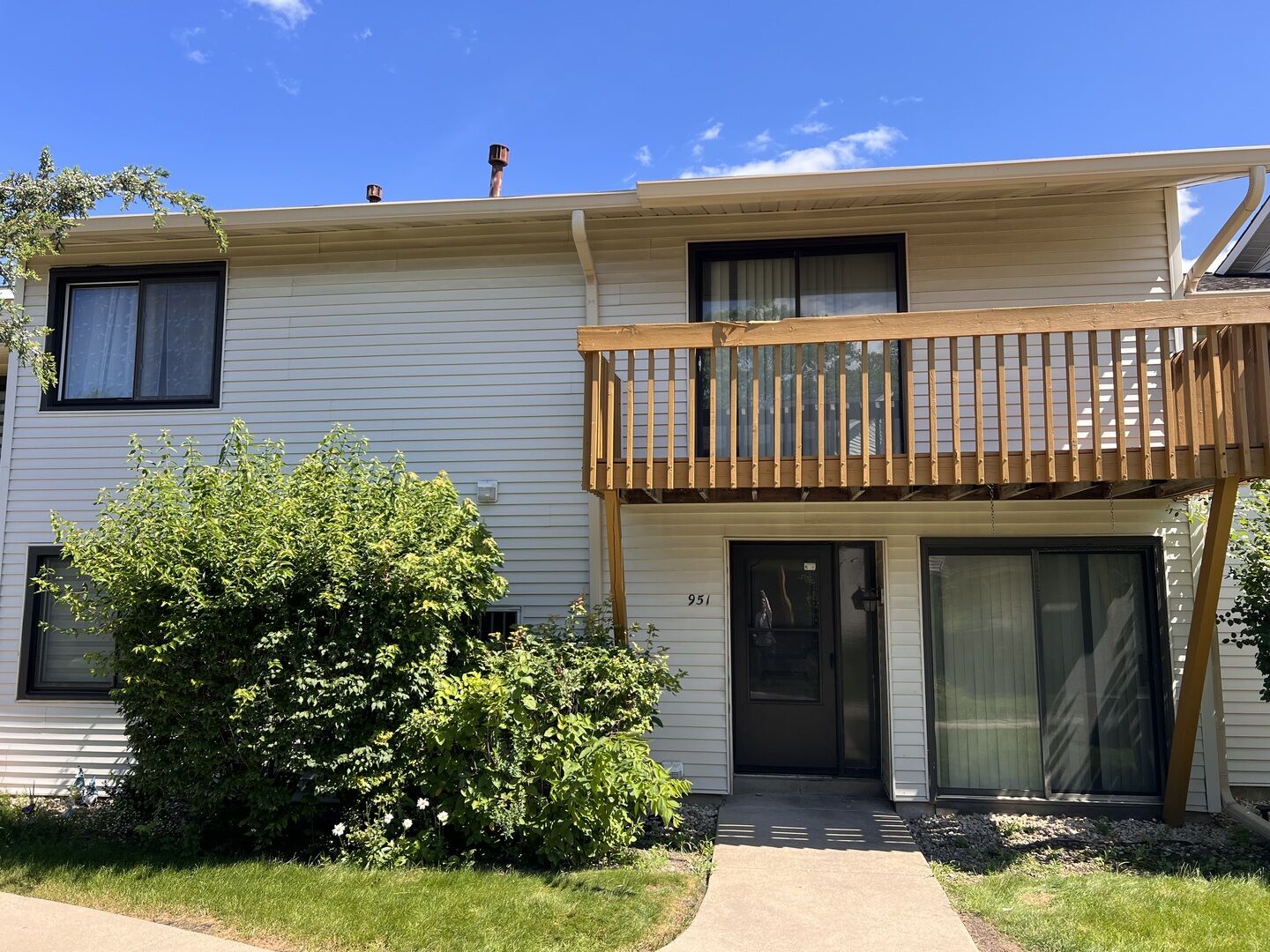 Property Photo:  951 Wilshire Court 14-4  IL 60061 