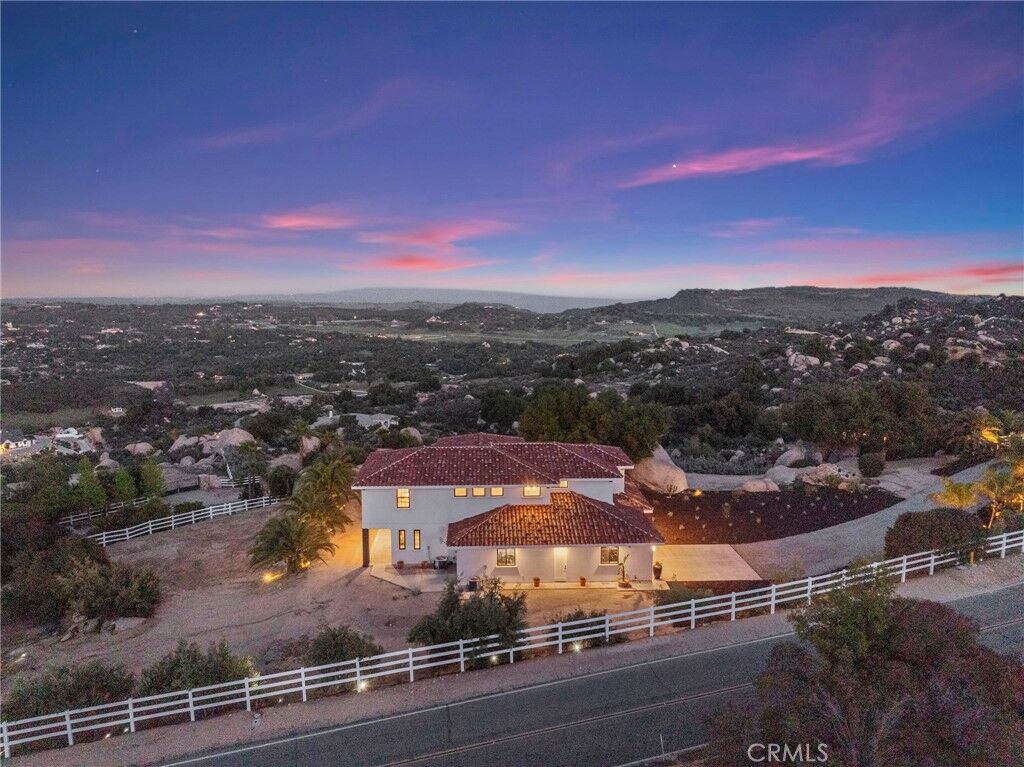 Property Photo:  41950 Hacienda Dr  CA 92562 