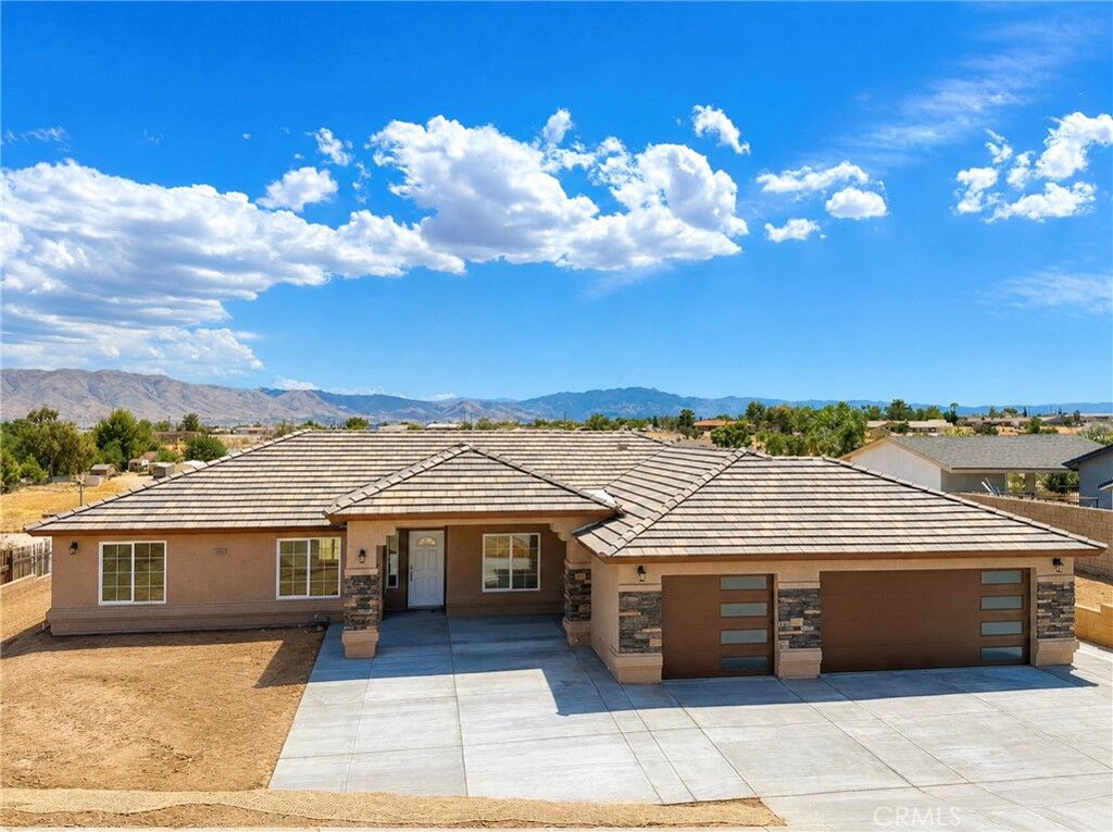 Property Photo:  10955 E Avenue  CA 92345 