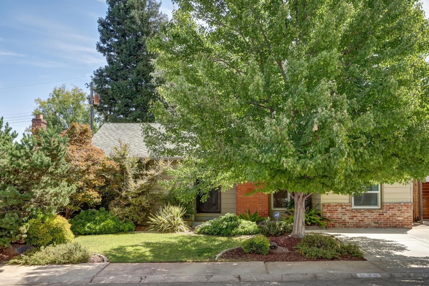 Property Photo:  639 El Dorado Way  CA 95819 