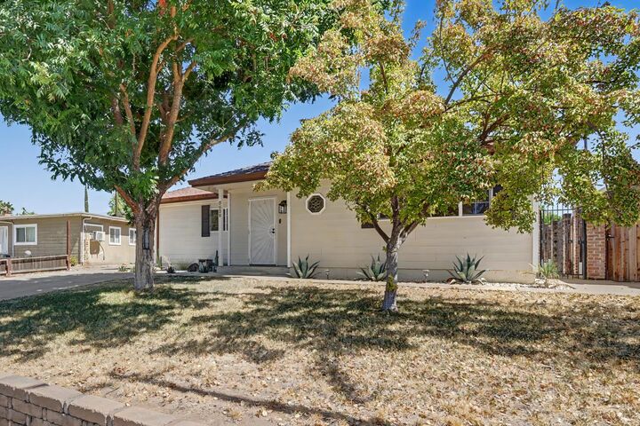 Property Photo: 5828 N Haven Drive CA 95660