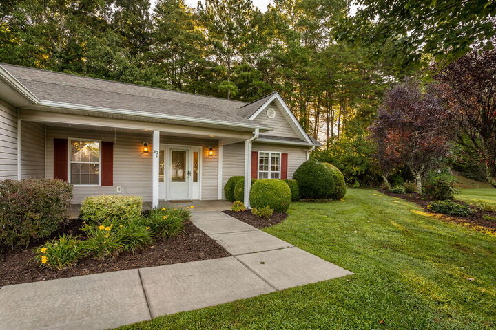Property Photo:  12 Hannah Circle  GA 30513 