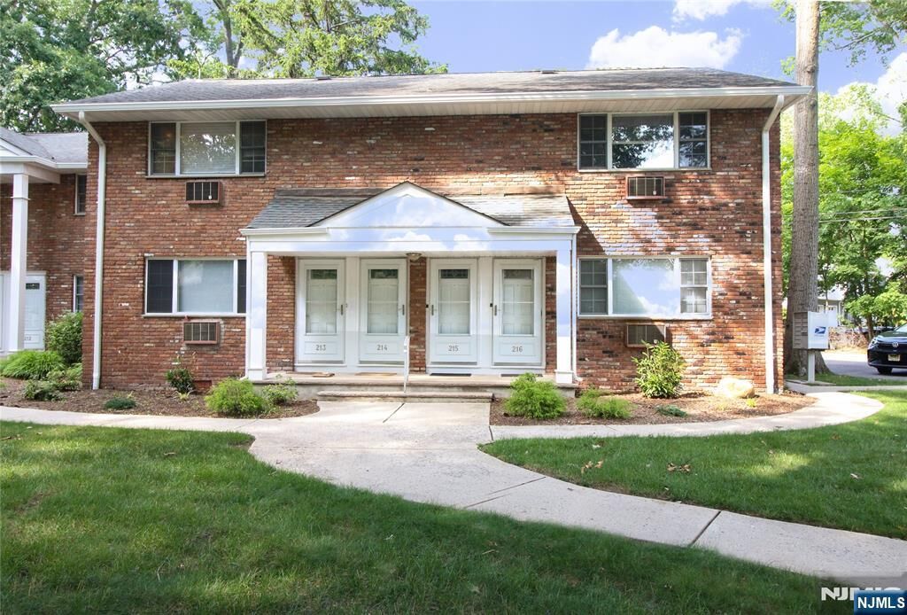 Property Photo:  216 Washington Drive 216  NJ 07446 