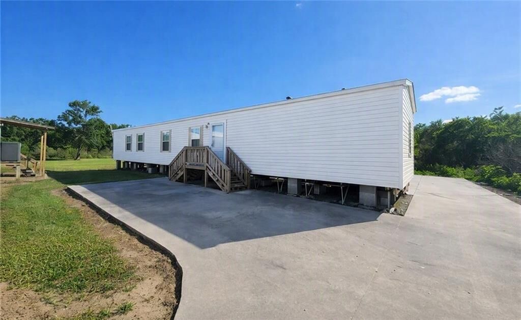 Property Photo: 30144 Highway 23 LA 70083