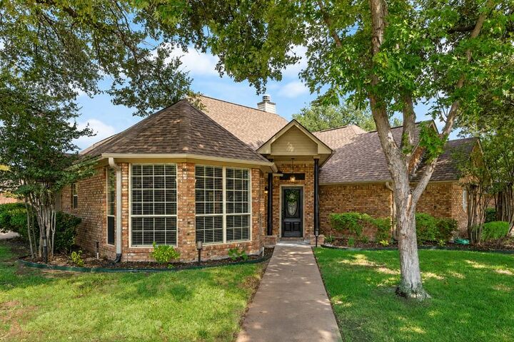 Photo de la propriété:  2421 E Windsor Drive  TX 76209 