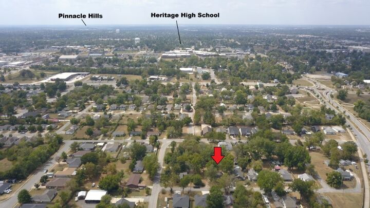 Property Photo:  914 S D Street  AR 72756 