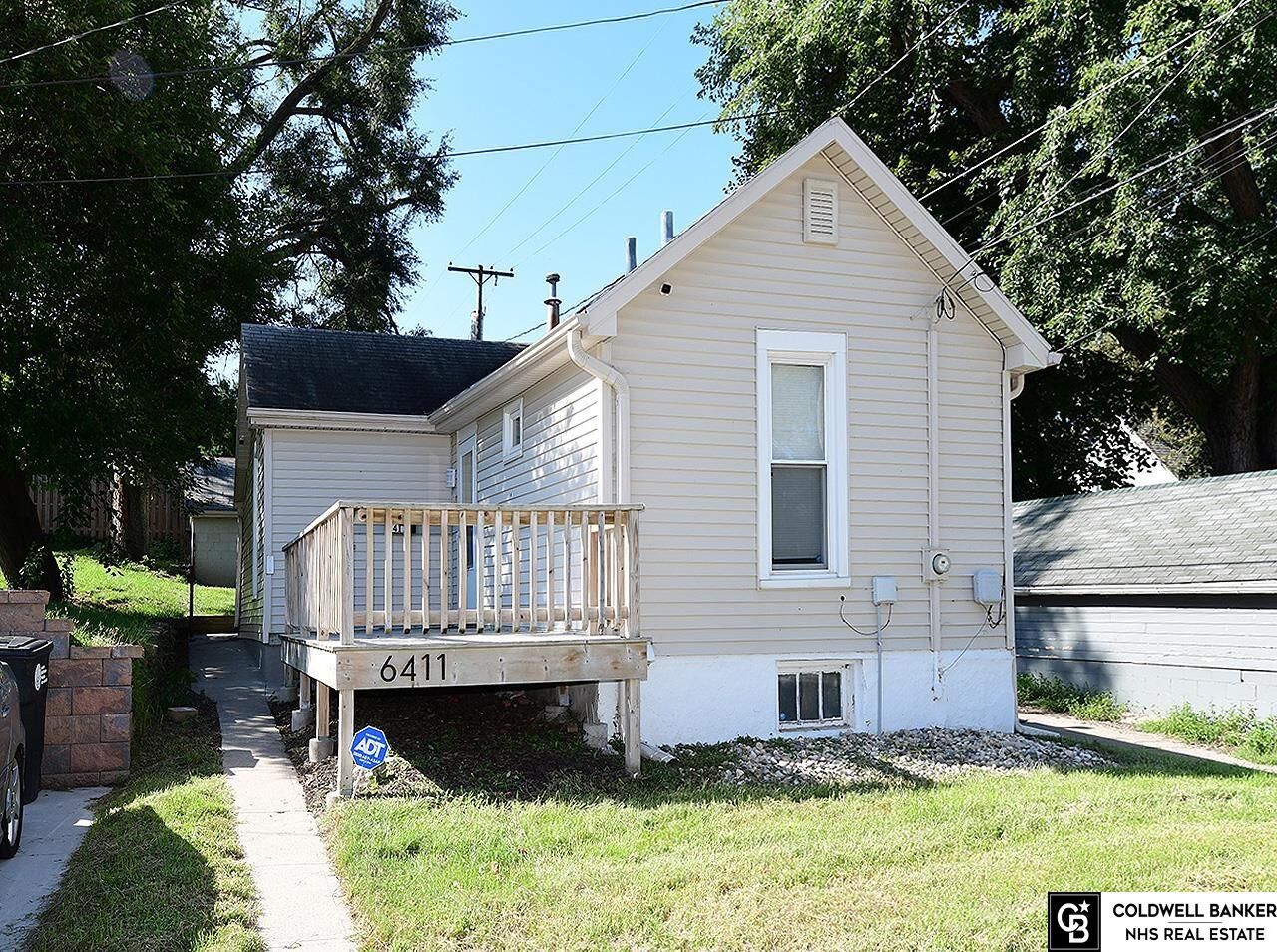 Property Photo: 6411 Miami Street NE 68104