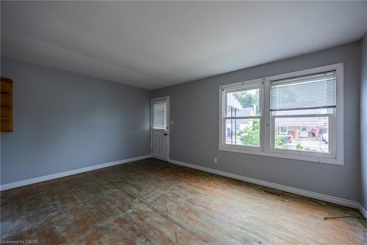Property Photo:  82 Salisbury Avenue  ON N3S 1N2 