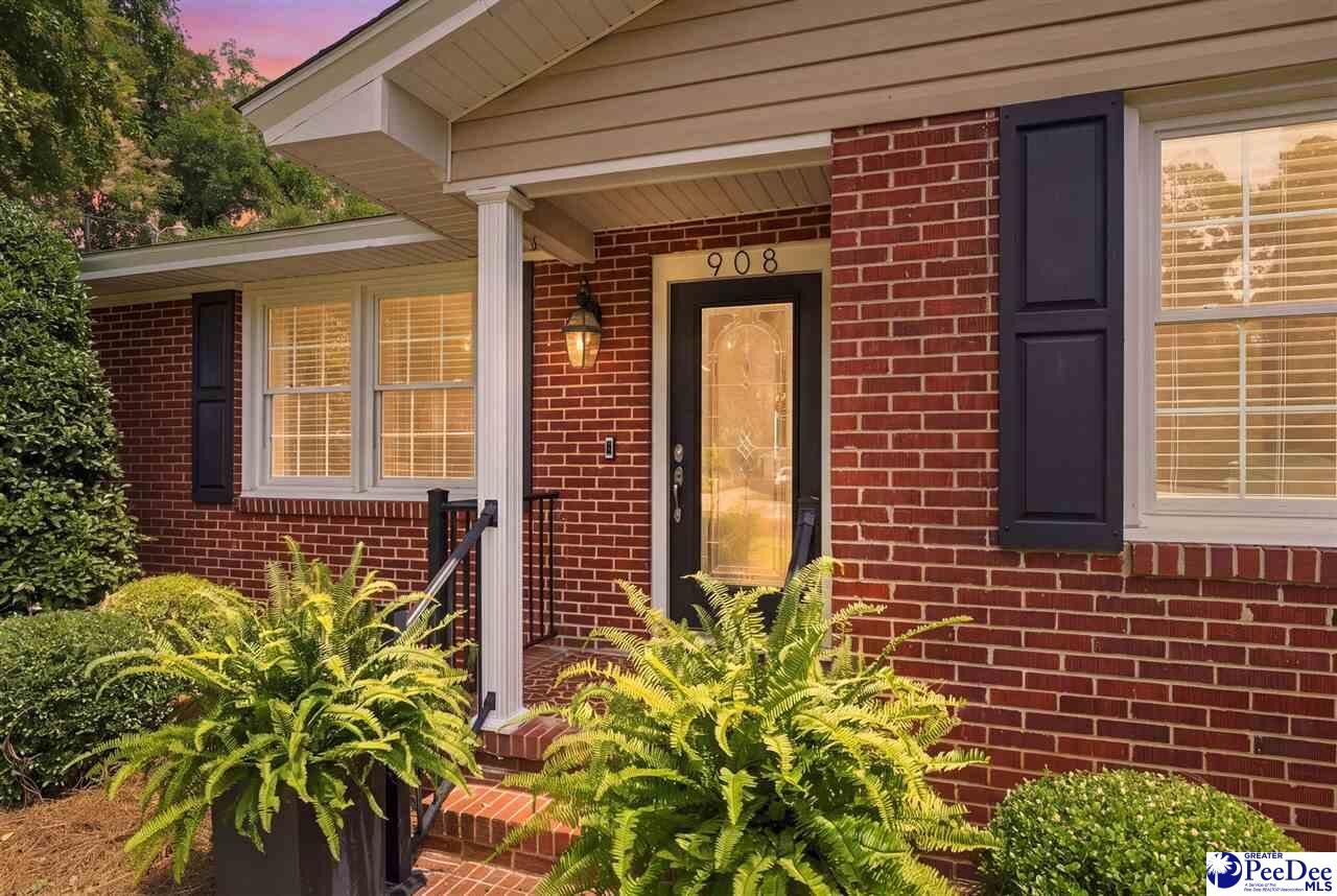 Property Photo:  908 Alton Cir  SC 29501 