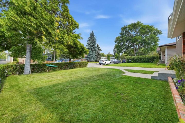 Property Photo: 9 Foxwell Road SE AB T2H 1A4