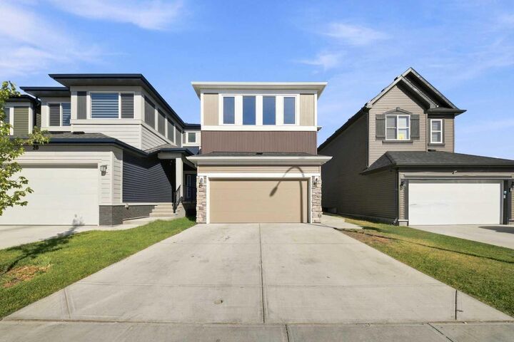 Property Photo:  12 Corner Glen Row NE  AB T3N 2L9 