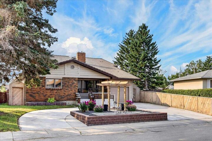 Property Photo: 126 Marbrooke Circle NE AB T2A 2W6