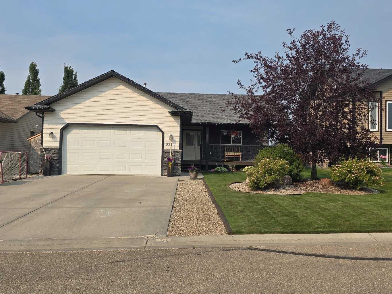 Property Photo:  1632 42 Street  AB T7E 0A5 