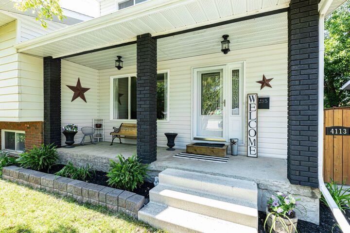 Property Photo:  4113 53 Avenue  AB T4G 1G3 