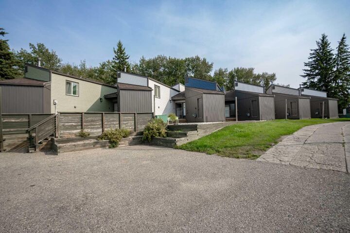 8205 98 St #11 — photo 1