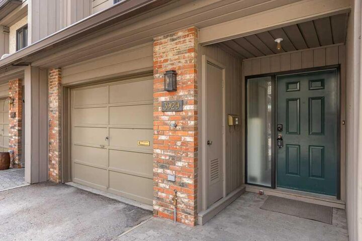 Property Photo:  3929 Point McKay Road NW  AB T3B 4V7 