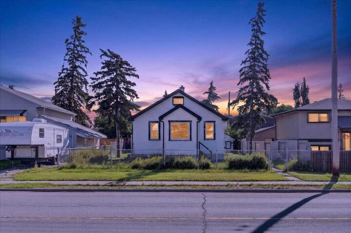 Property Photo:  7438 Ogden Road SE  AB T2C 1B8 