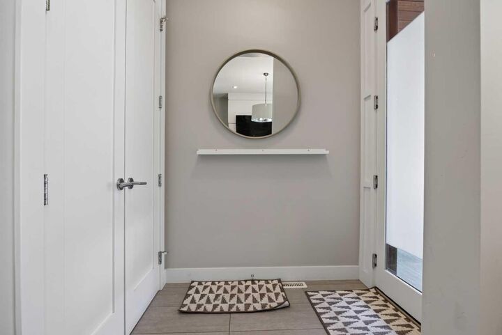 Property Photo: 1709 36 Avenue SW 1 AB T2T 2G4