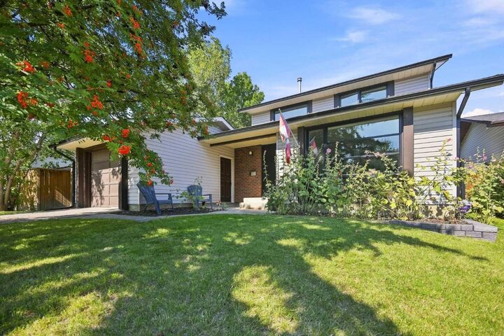 Property Photo: 267 Brookgreen Drive SW AB T2W 2W4