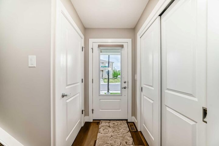 Property Photo:  8 Yorkville Link SW  AB T2X 4K4 