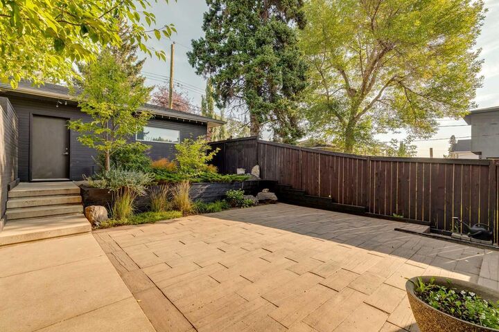 Property Photo:  2218 32 Avenue SW  AB T2T 1X1 