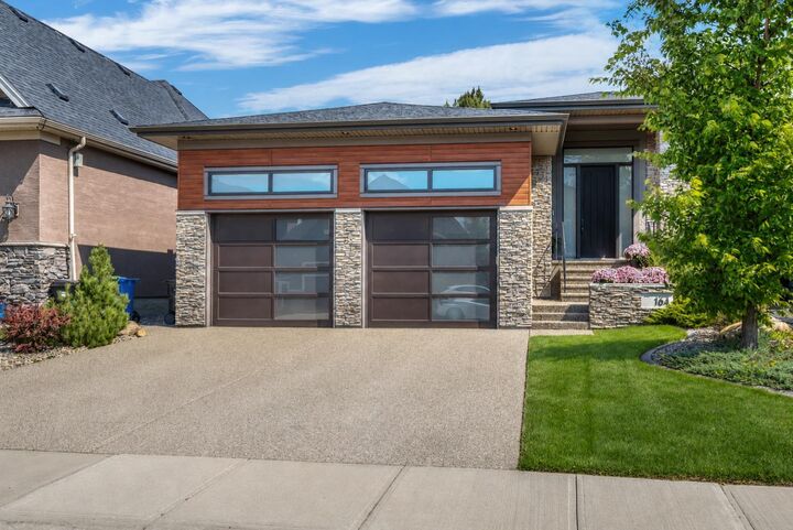164 Cranbrook Drive SE — photo 1